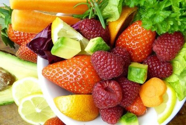 Frutas con frutas y hierbas